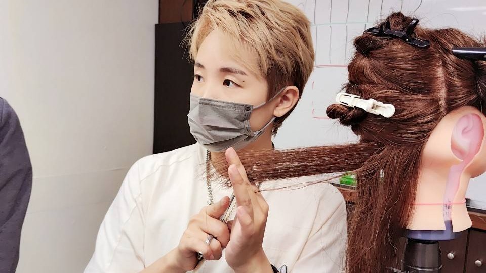知名剪髮老師-蔡昀恩Ris：獨特教學方式引起廣泛關注