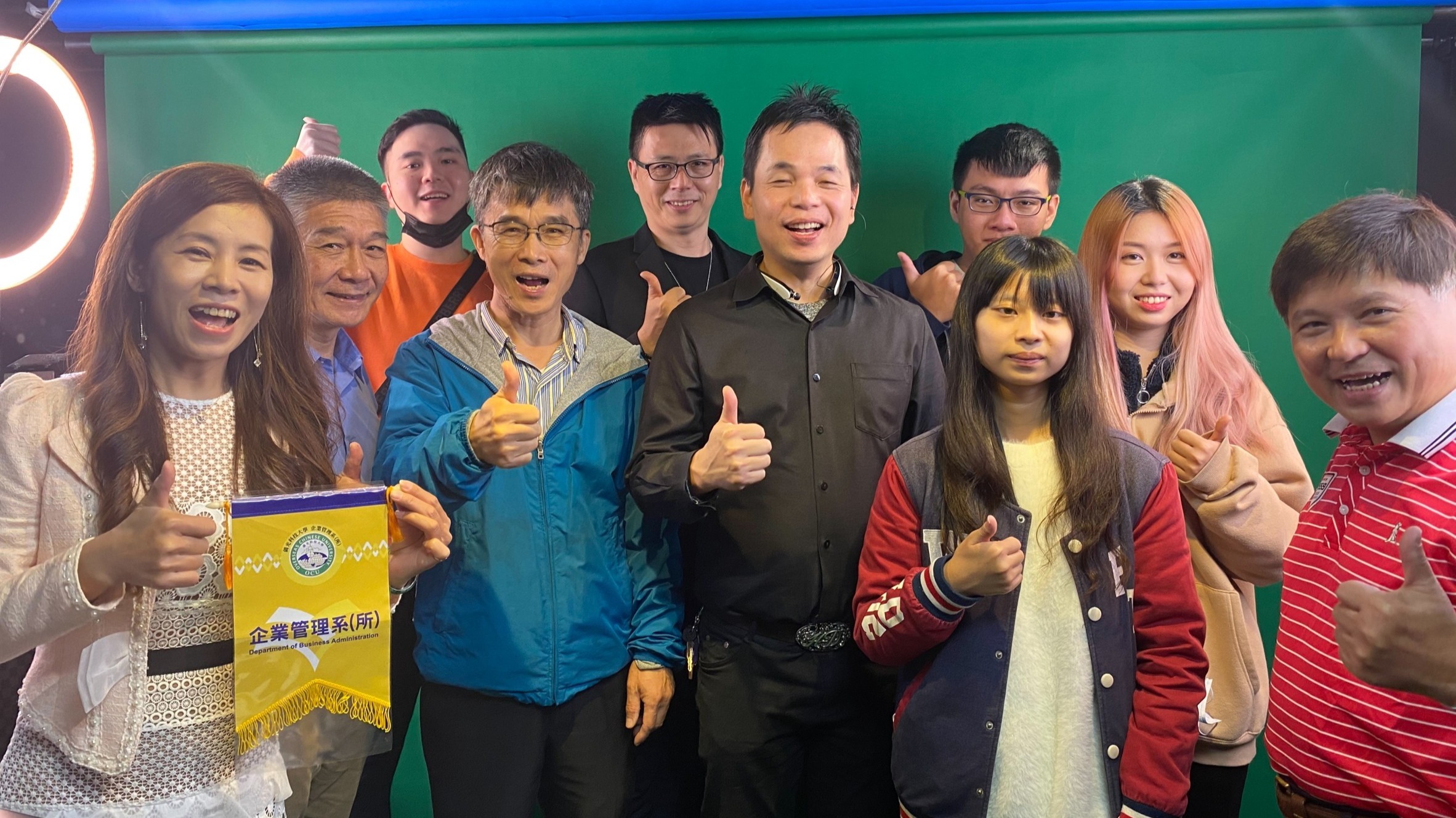 僑光科技大學企業管理系參訪時尚爵士學習自媒體