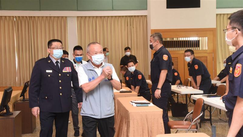 苗栗縣縣長徐耀昌為晉陞警官授階 警察局表揚破案有功人員！
