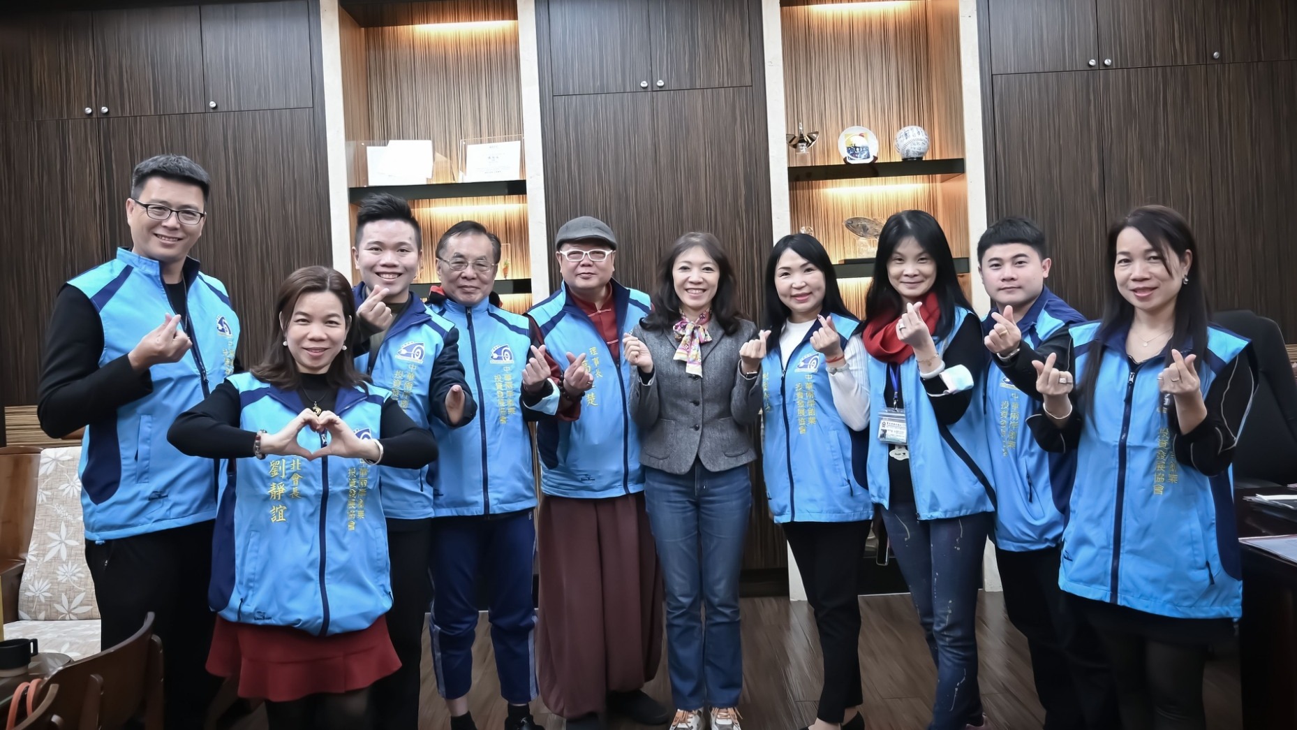 中華兩岸創業投資發展協會理監事幹部 拜訪桃市青年局侯佳齡局長交流青年創業議題