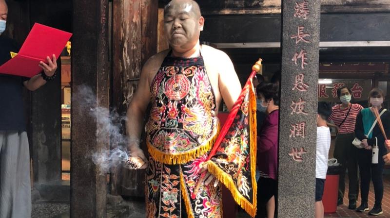 鶯歌池聖府 天上聖母，三媽（媽祖婆）,池府千歲，中壇元帥，玄天上帝，萬壽無疆, 神威顯赫 威震四海
