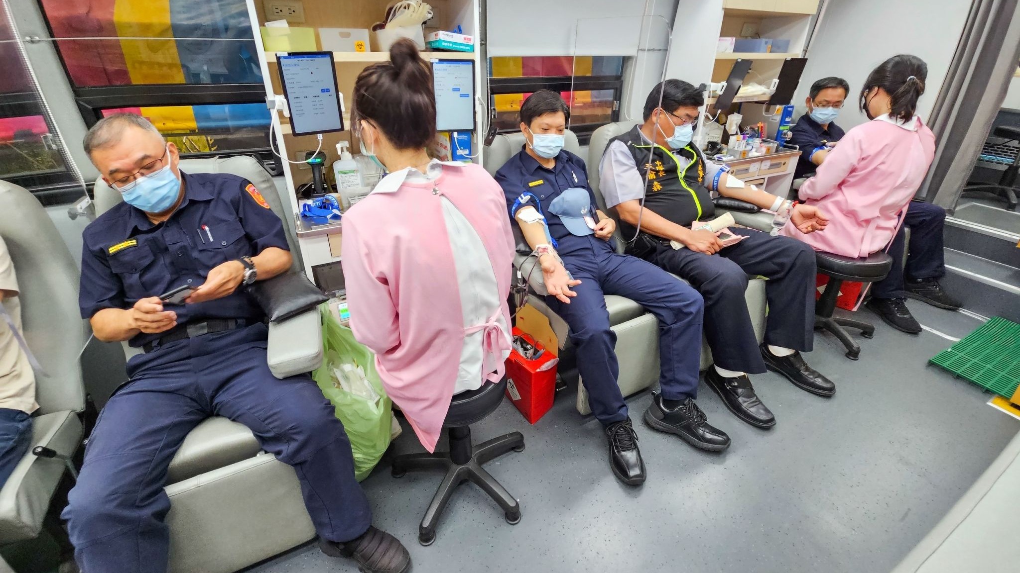  熱情潮警舉辦慶祝警察節前夕捐血活動 場面溫馨感人