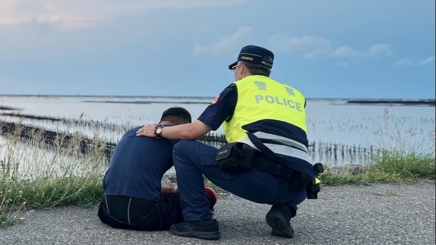 男與妻吵架欲輕生 北港警安撫救命
