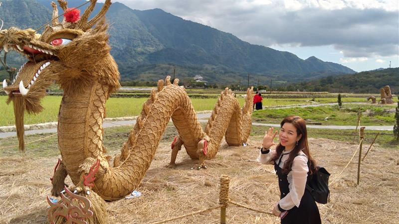 動物派對就在台東~巨大猩猩及可愛動物們稻草藝術超棒景點。