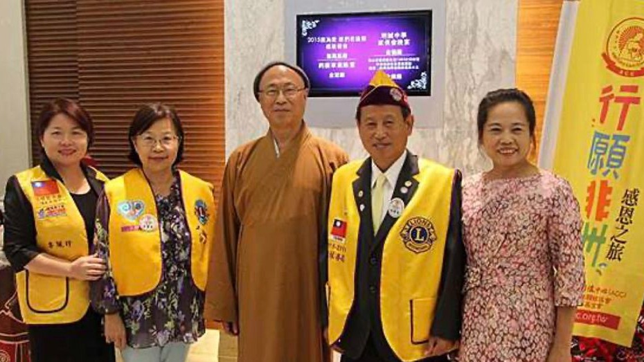「給孩子一個家」行願非洲感恩餐會凝聚善心為非洲學童照亮未來，台灣區觀光協會聯合總會總會長林務局長，認捐10萬元推觀光做公益
