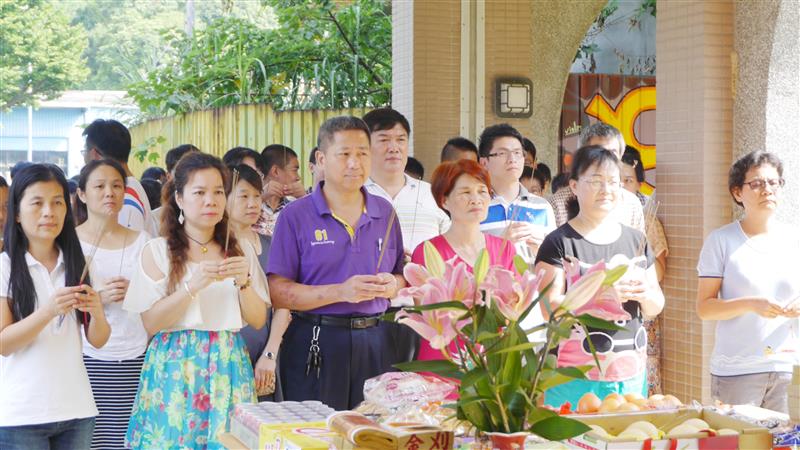 【龜山國中】動土前先拜拜確保土地工程的順利進行，並為整個過程帶來祝福和好運一切平安順利。
