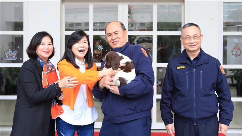 民團捐贈史賓格犬 厚植警察緝毒能量