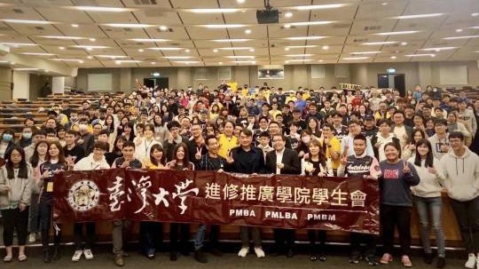 中華職棒明星彭政閔來台大PM學程開講
