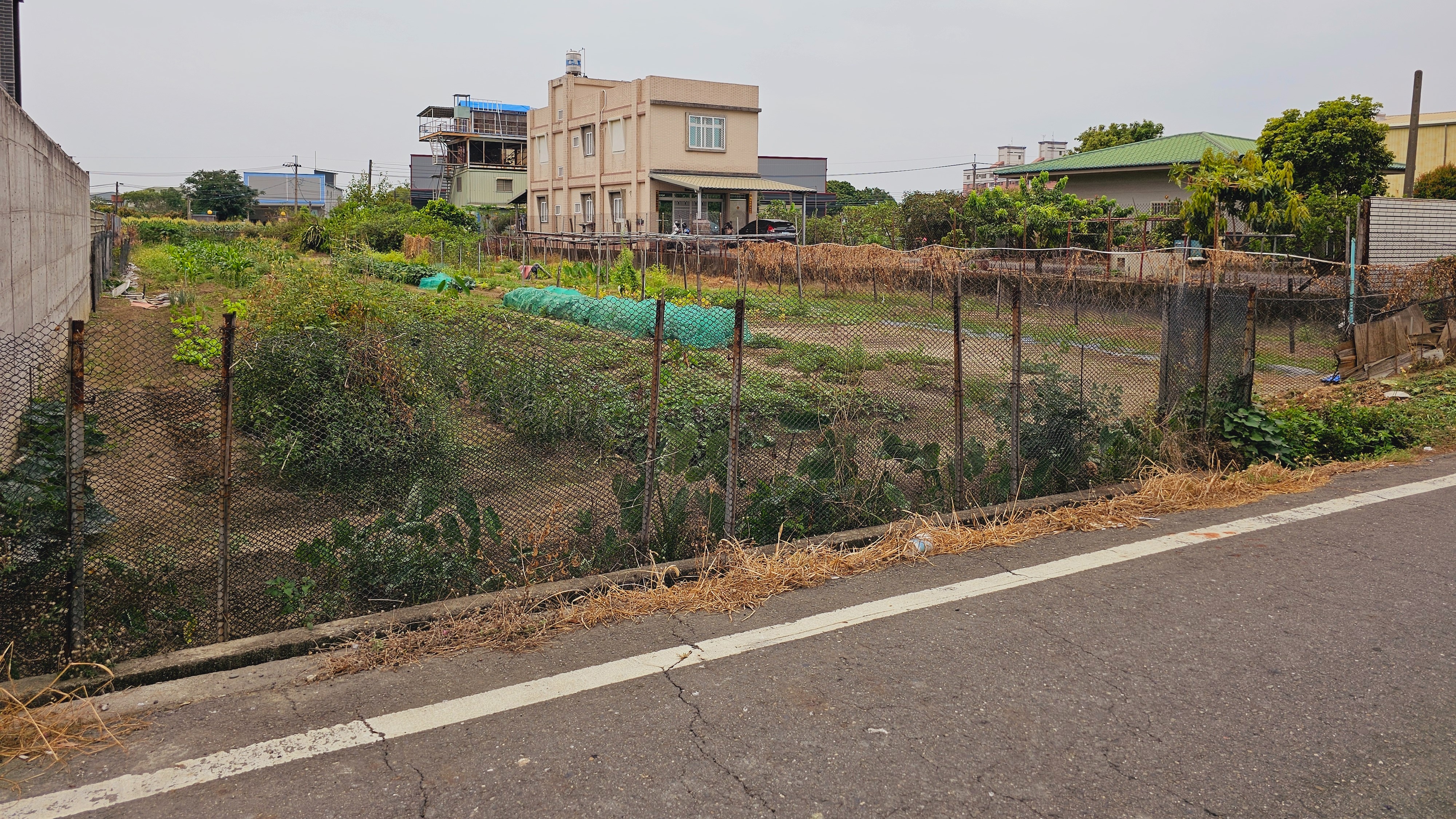 近88快速道路都計內大面寬漂亮方正農地