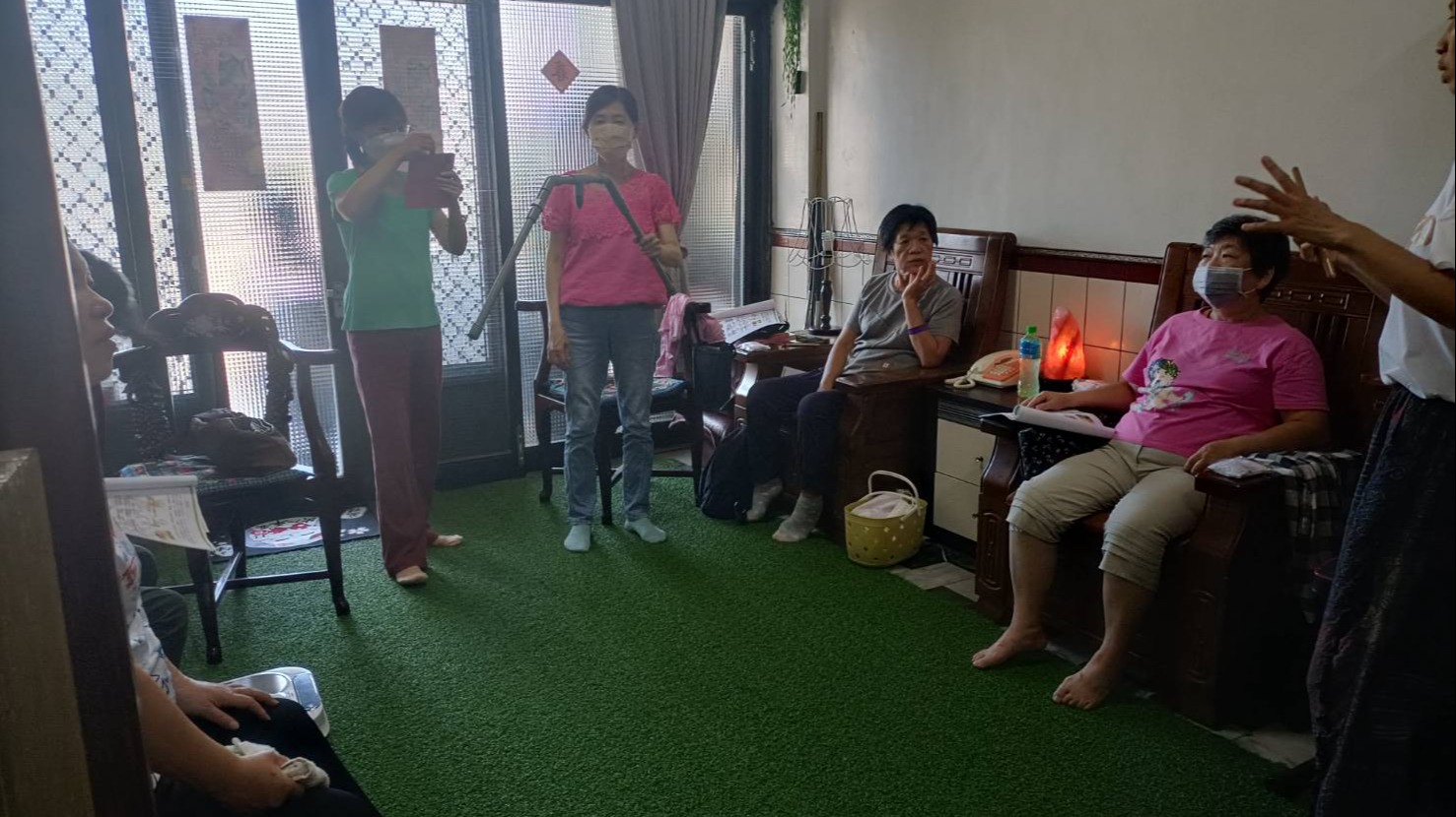 宇宙對頻團隊舉辦公益活動，結合太赫茲兆能儀與原始點，推廣自我解症健康法