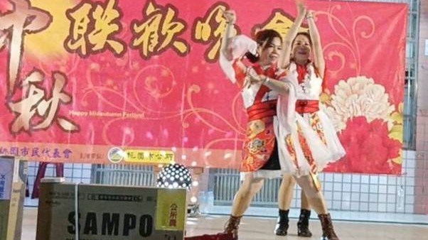 絕代雙驕雙胞胎姊妹113年龍祥里中秋晚會驚艷登場