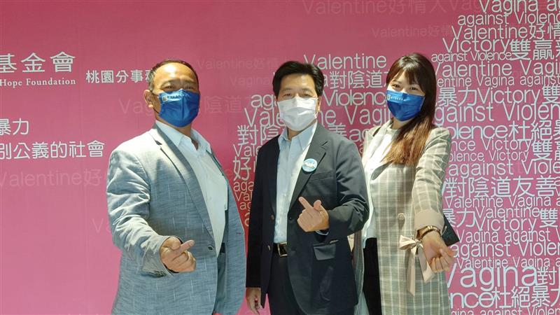 首台「向日葵行動車與胡家豪鐵工盛在這裡，服務推展零距離」 桃園向日葵行動車