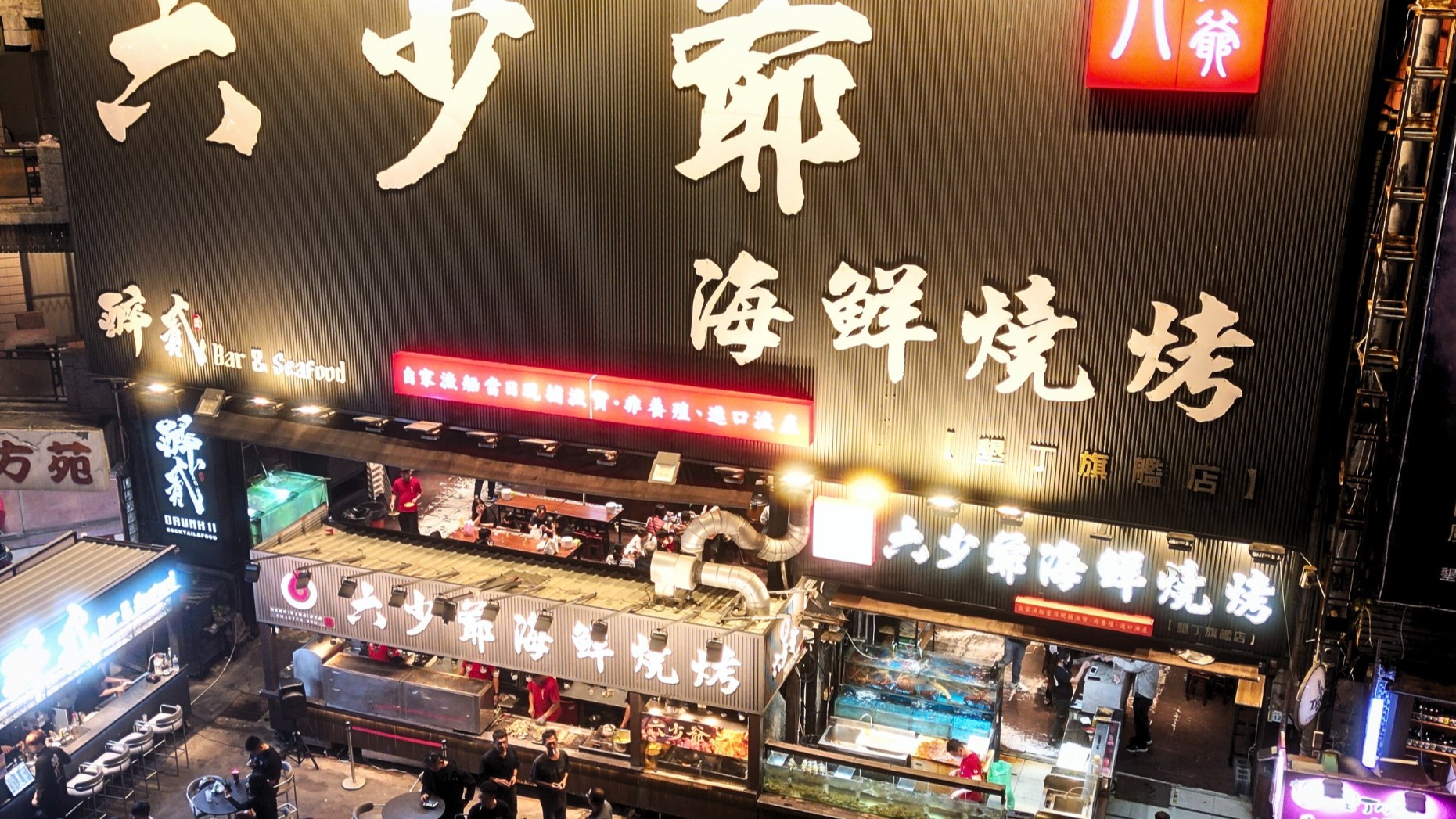 【墾丁限定美食】六少爺海鮮燒烤開放式現抓活蝦料理 現場開放式料理吸爆遊客!