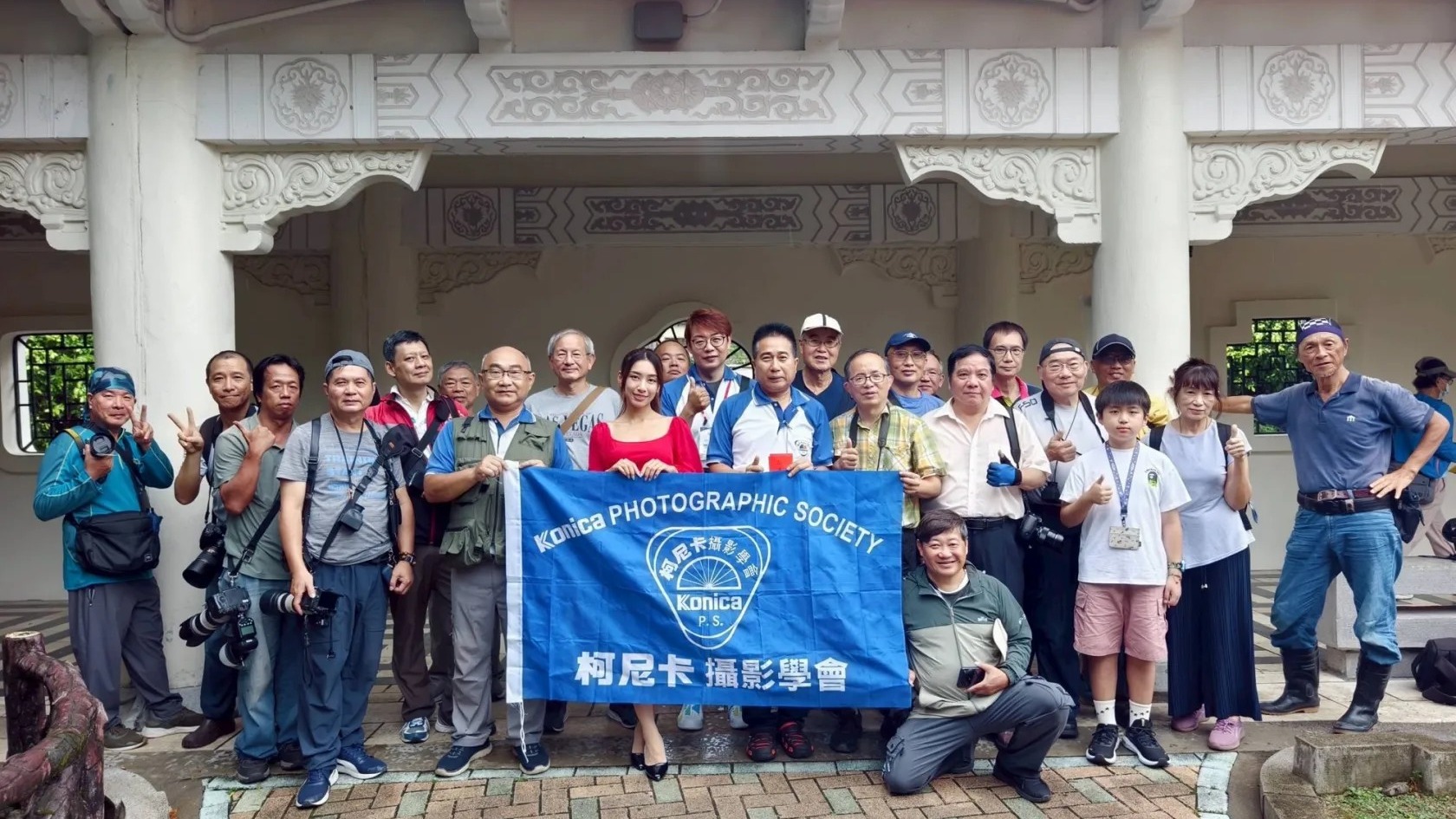 柯尼卡攝影學會「十月光輝」活動圓滿成功，麻豆洪綺在雨中展現非凡魅力