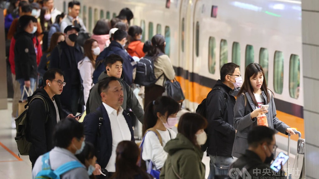 『新年第一天，台鐵陪你行』元旦假期台鐵加開41班列車，旅客出行更方便。
