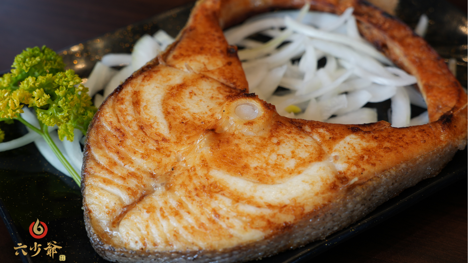 六少爺海鮮燒烤推出「香烤南緯鱈魚」　低溫海域孕育細嫩肉質，香烤上桌展現極致純鮮！