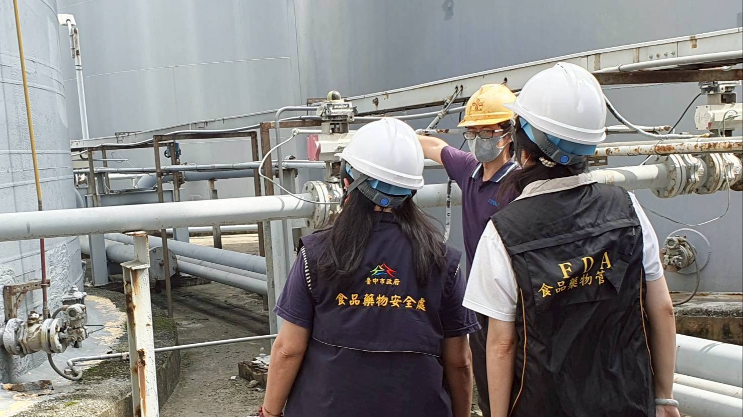 中市食安處第一時間聯合稽查 勒令業者即刻停工、全面下架回收，中聯油脂大豆沙拉油「苯駢芘」超標。