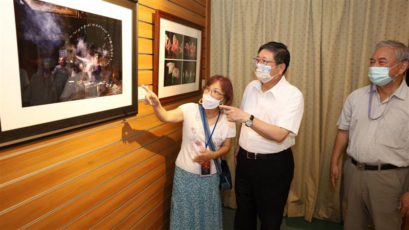 竹東社大攝影師生聯展  用快門捕捉感動撫慰人心