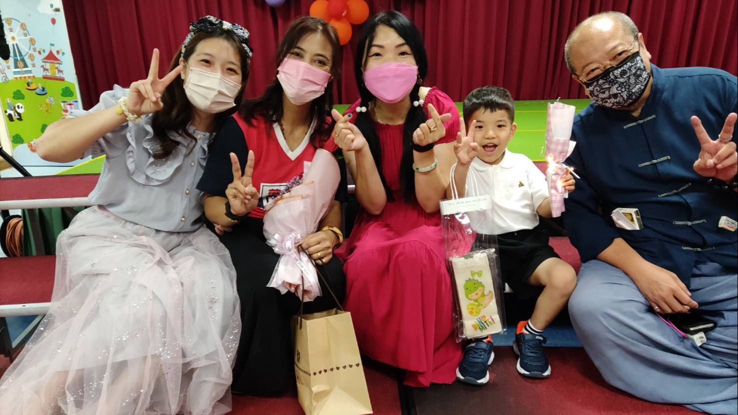 我家寶貝孫謝瑞恩小小畢業生 今天在桃園薇爾幼兒園開心畢業了 