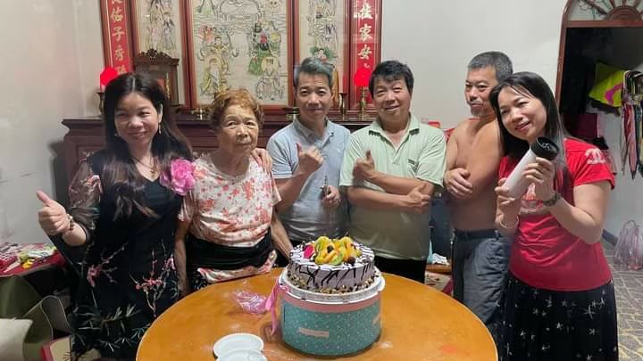 龜山區舊路里一個傳統偉大的媽媽，40幾年來母兼父職辛苦養育5個孩子長大，現在孩子每個都很孝順也非常有成就，感到非常欣慰