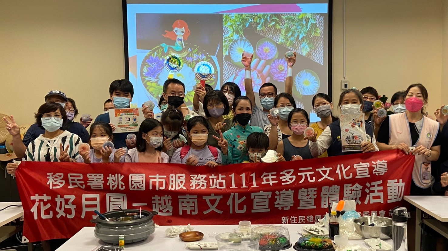 「花」好月圓慶中秋 移民署手作越南果凍花