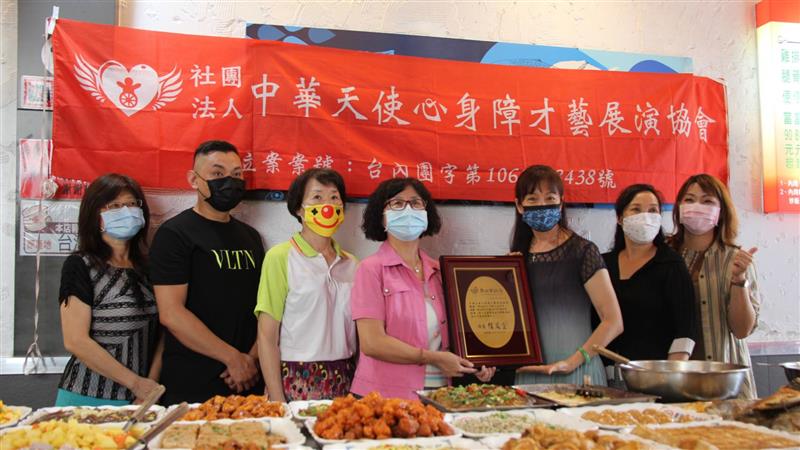 中華天使心 獻愛 捐6,400份新北市