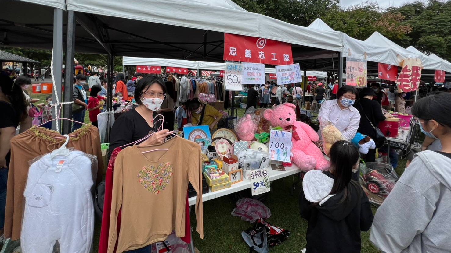龜山區大湖里里長候選人王吉義  組成忠義志工隊  協助桃園家扶愛心義賣做公益