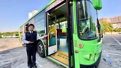 台中4度榮獲金運獎優良駕駛康煉傑接獲一名學生來信感謝救他一命
