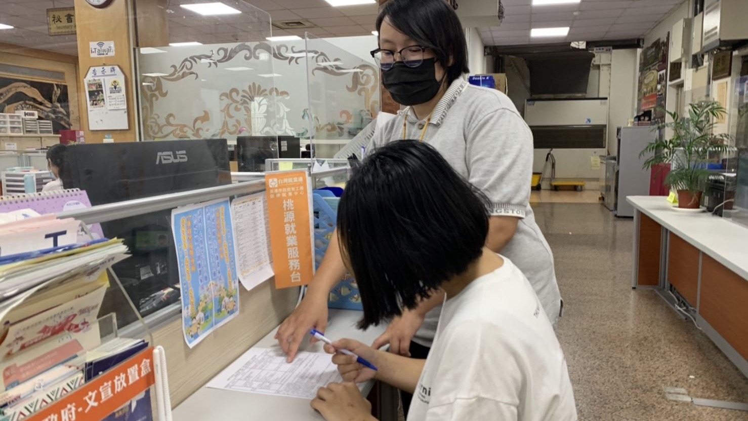 失業母親離開成癮的丈夫克服逆境 高市勞工局協助工作掙來親子團聚